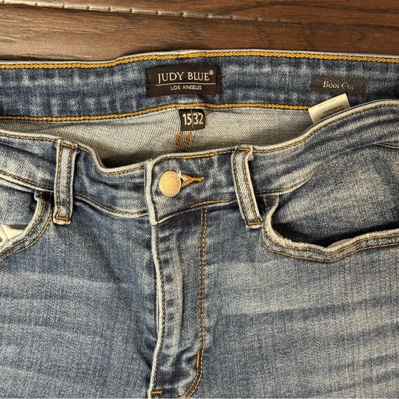 Judy Blue Midrise Distressed Bootcut Jeans - Size 15 - Picture 4 of 14